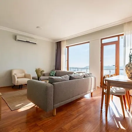 Bosphorus View With 3 Bedrooms Daire İstanbul
